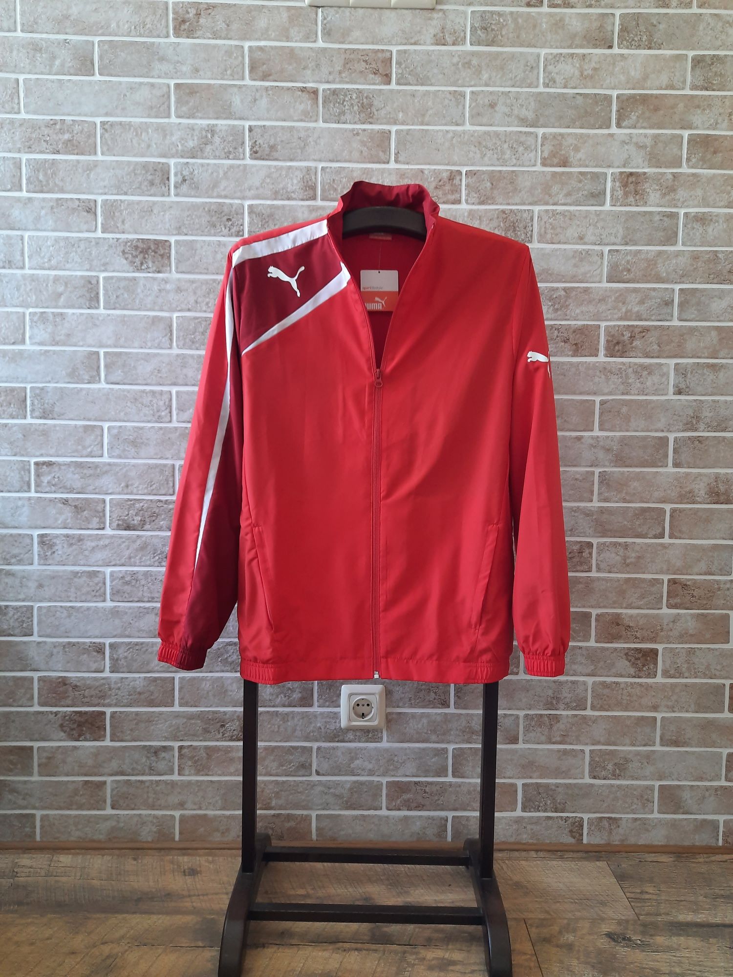 Кофта, ветровка PUMA раз S-M (46-48) ц 850 гр оригинал, новая