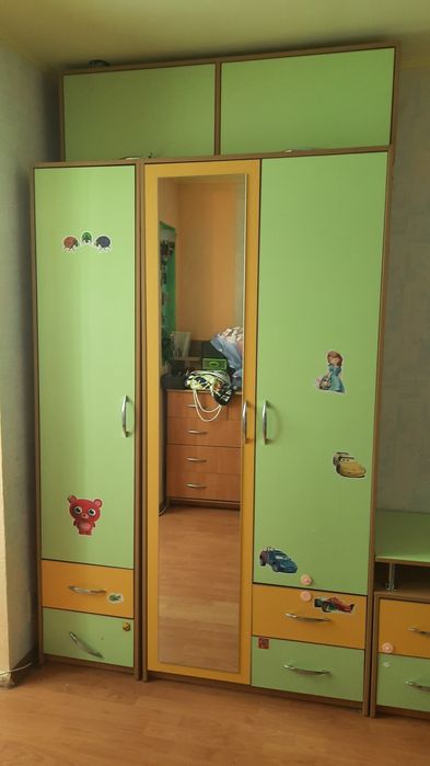 Набір меблів у дитячу кімнату