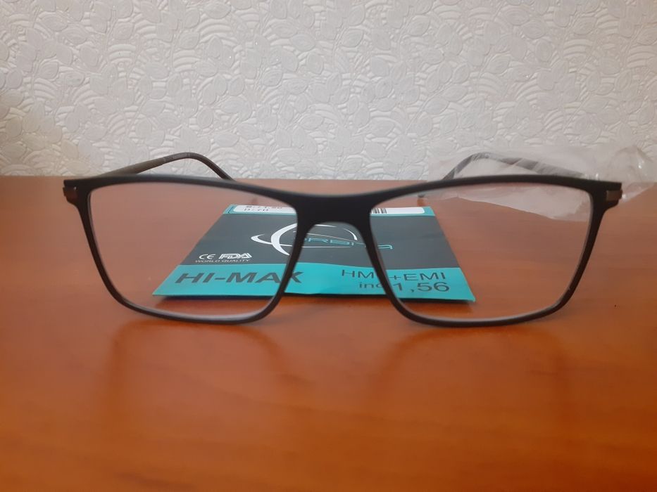 Продам очки для близи +1,50