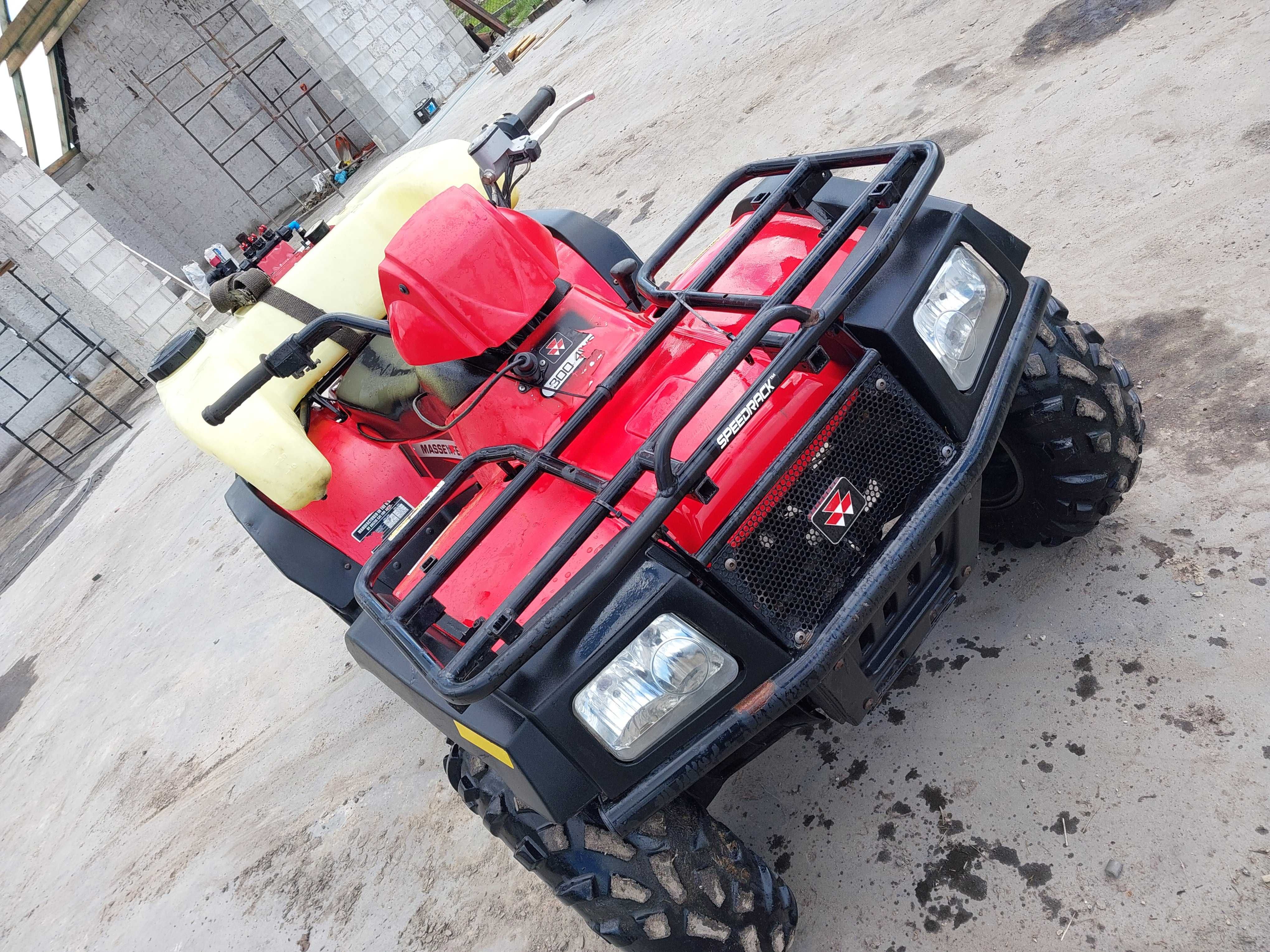 Quad Massey Ferguson Arctic Cat z opryskiwaczem Hardi