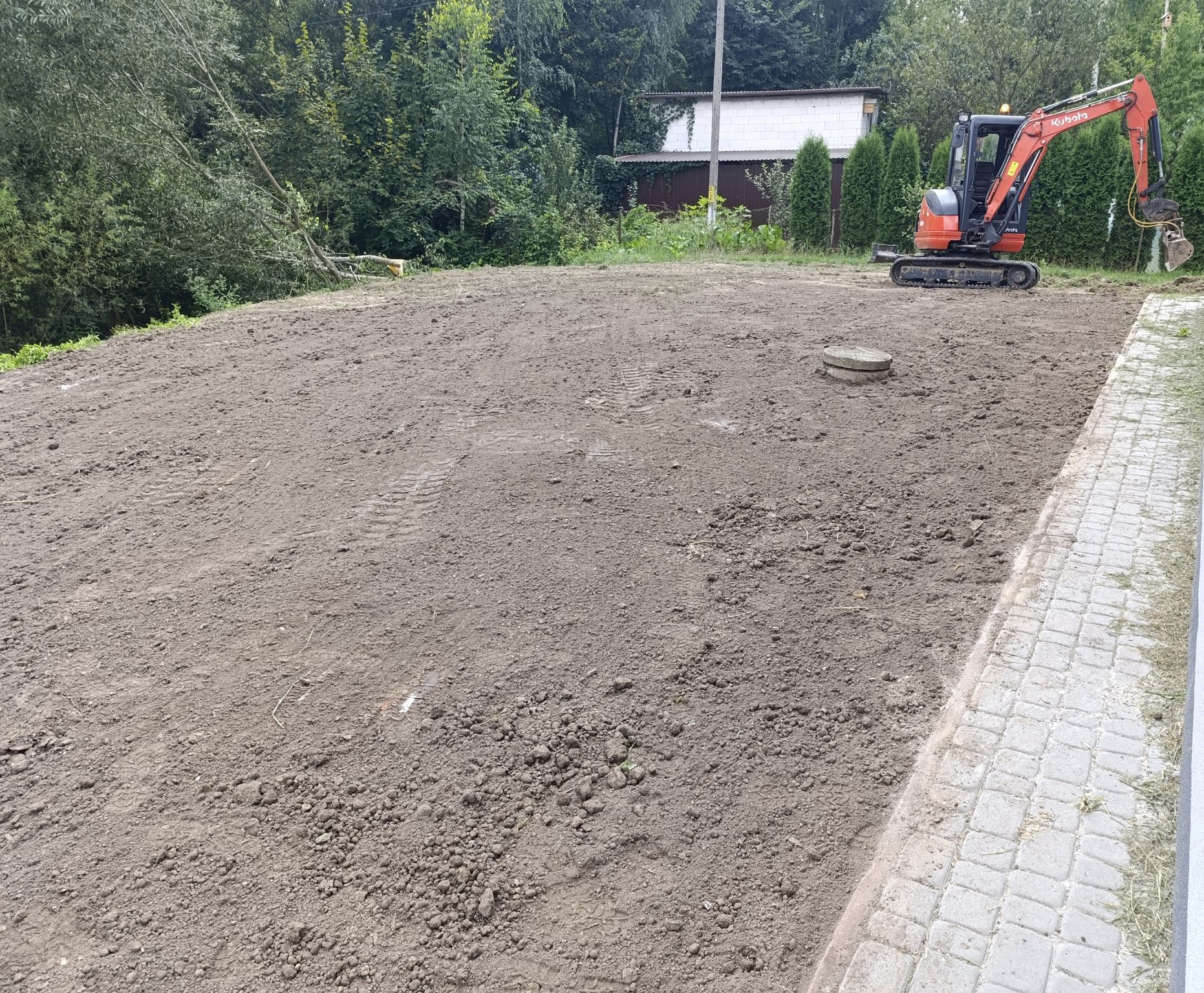 Usługi Minikoparką 2.7 t Wywrotką 7.5 t przyłącz Minikoparka fundament