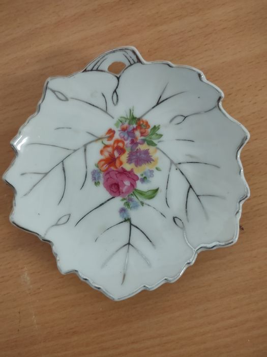 Conjunto de pratos decorativos.