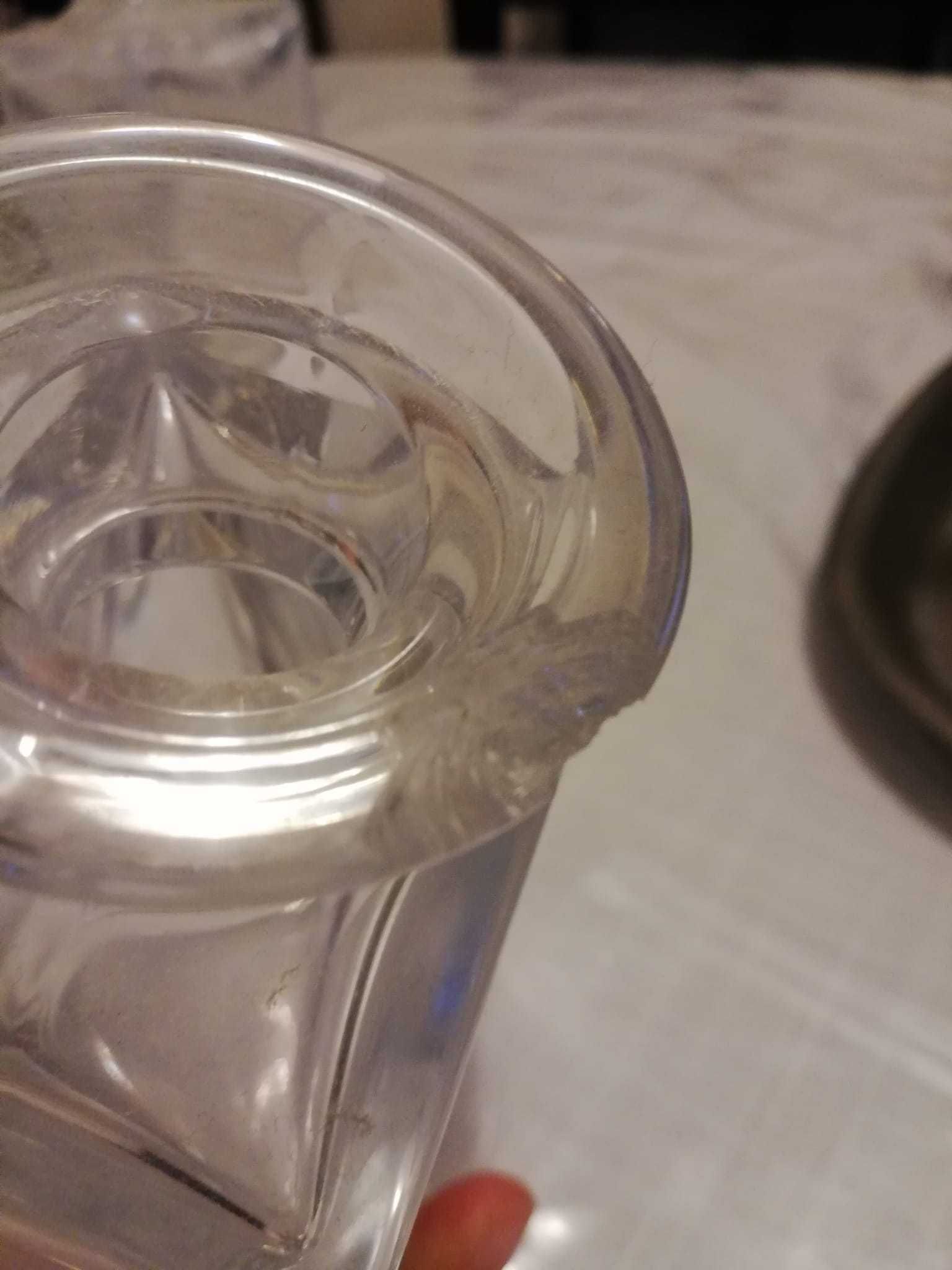 3 garrafas em cristal e recipiente para gelo em cristal