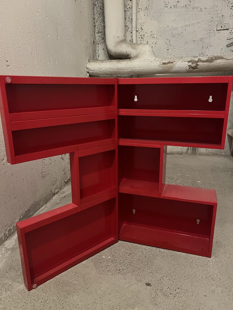 Czerwona metalowa szafka IKEA