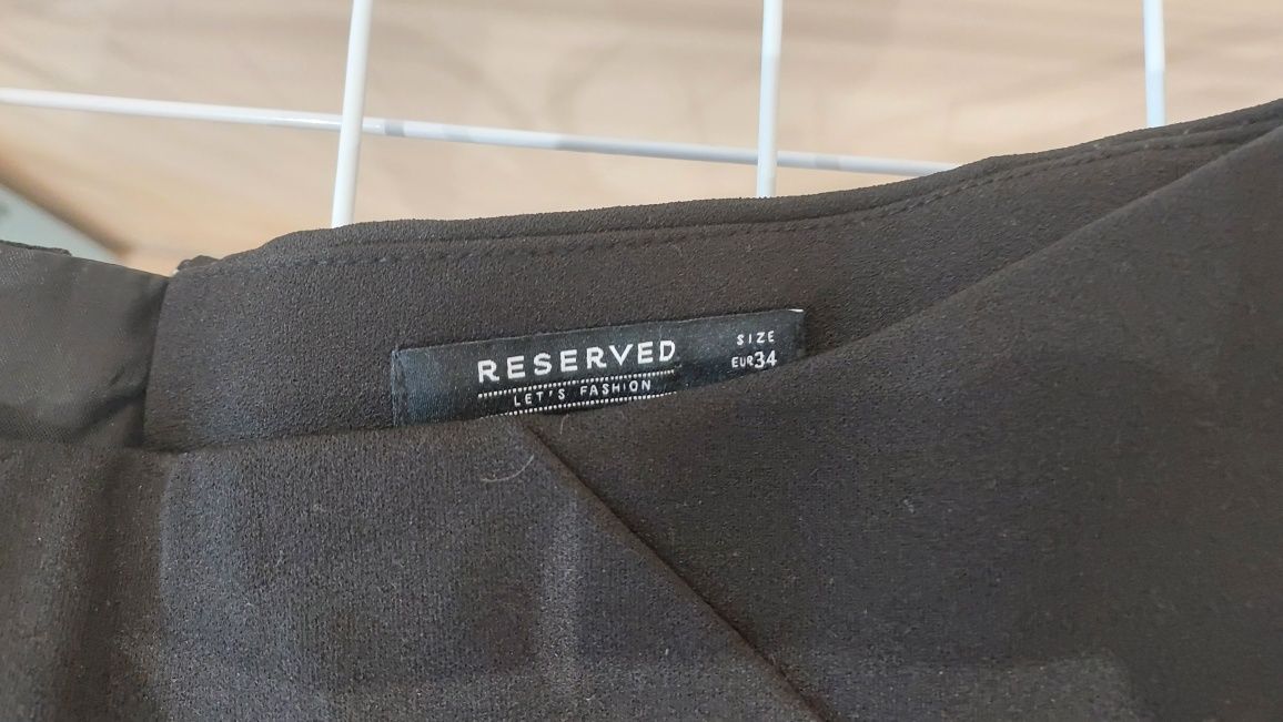Spodniczka czarna 34 Reserved