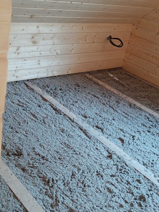 Izolacja celulozą, wdmuchiwanie wełny celulozowej, ocieplenie poddaszy