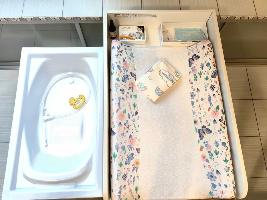 Wanienka z przewijakiem dla niemowlaczka.