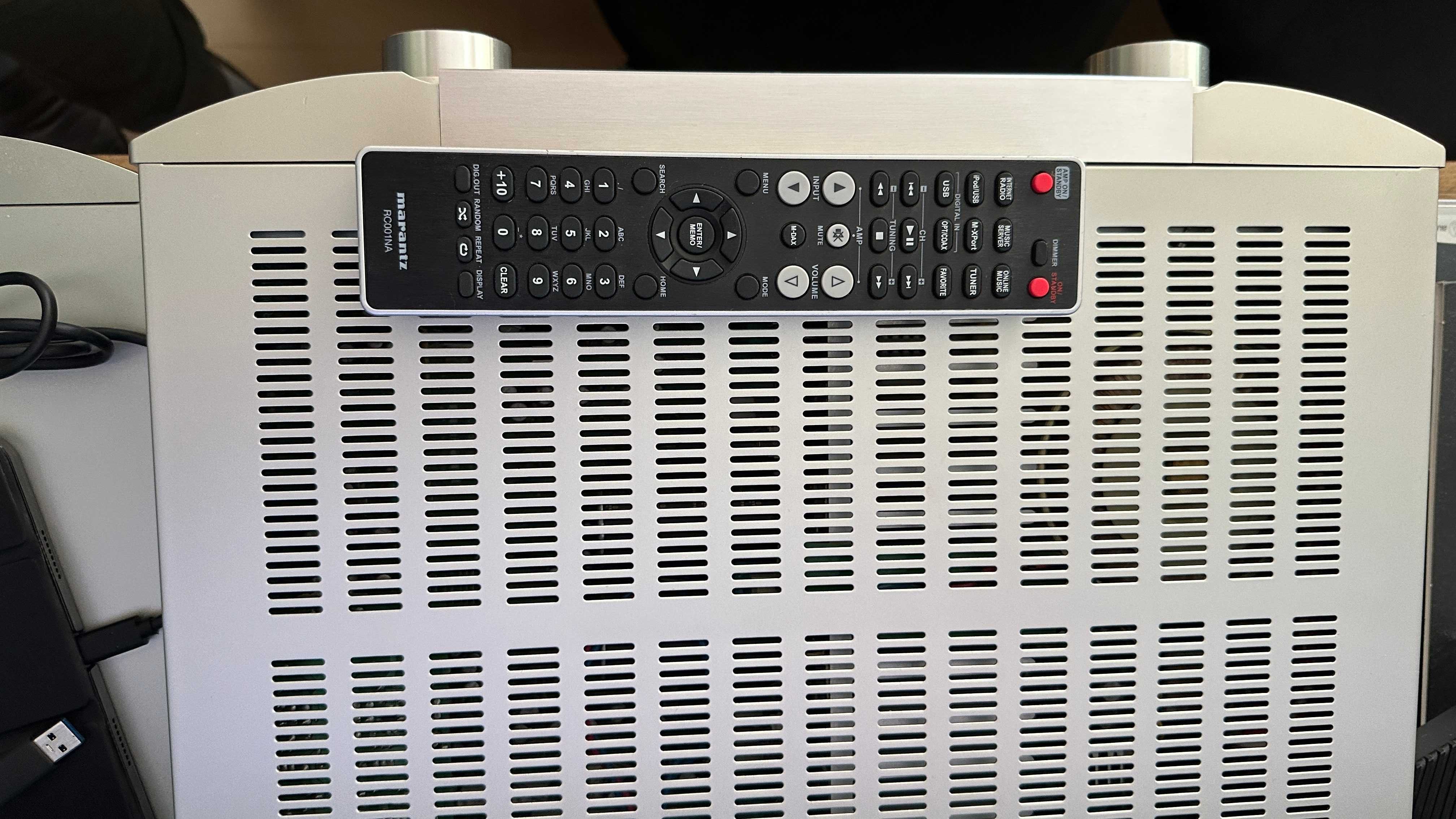 Marantz PM8006 wzmacniacz stereofoniczny  kolor SREBRNY