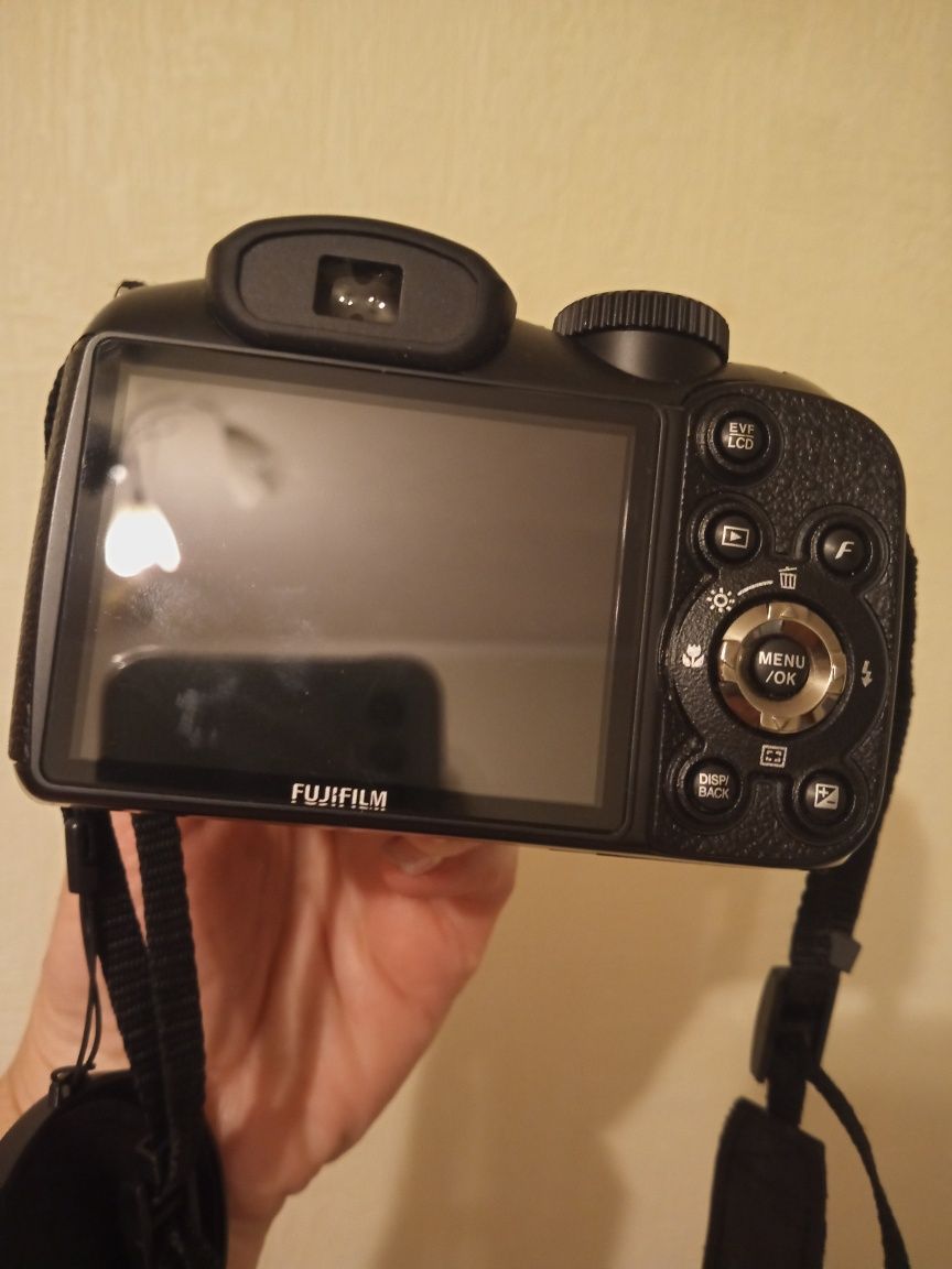 Фотокамера Fudgifilm з сумкою та ременем +зарядний пристрій