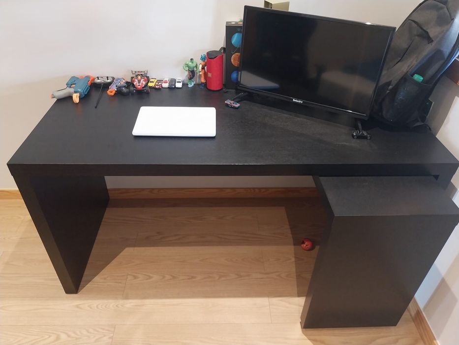 Secretaria com 6 meses de uso