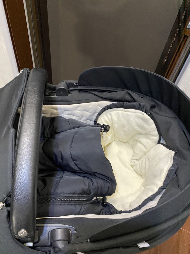 Коляска 2 в 1 Stokke Xplory V6 , колір Rich Black