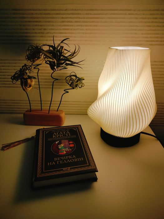 Настільна лампа, власне виробництво