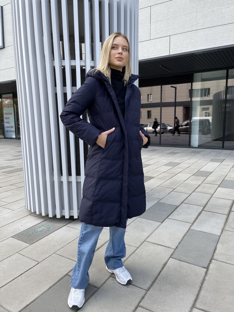 Жіночий пуховик Uniqlo синього кольору