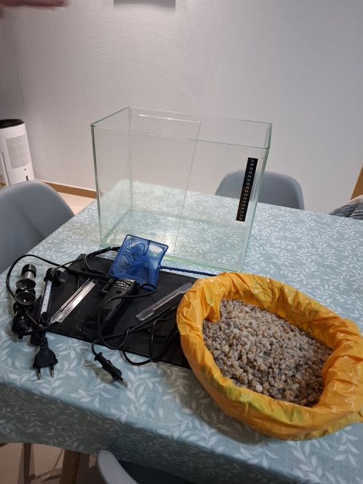 Aquário 20l (Pronto a utilizar)