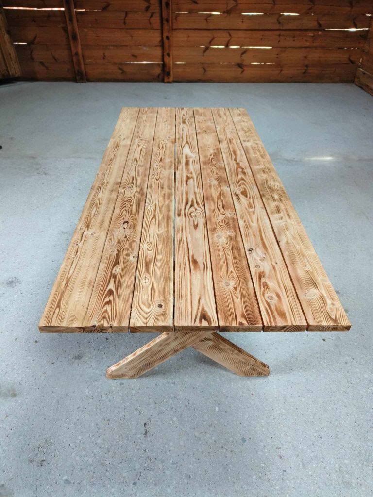 Stół z litego drewna sosnowego, składany, na sale weselną