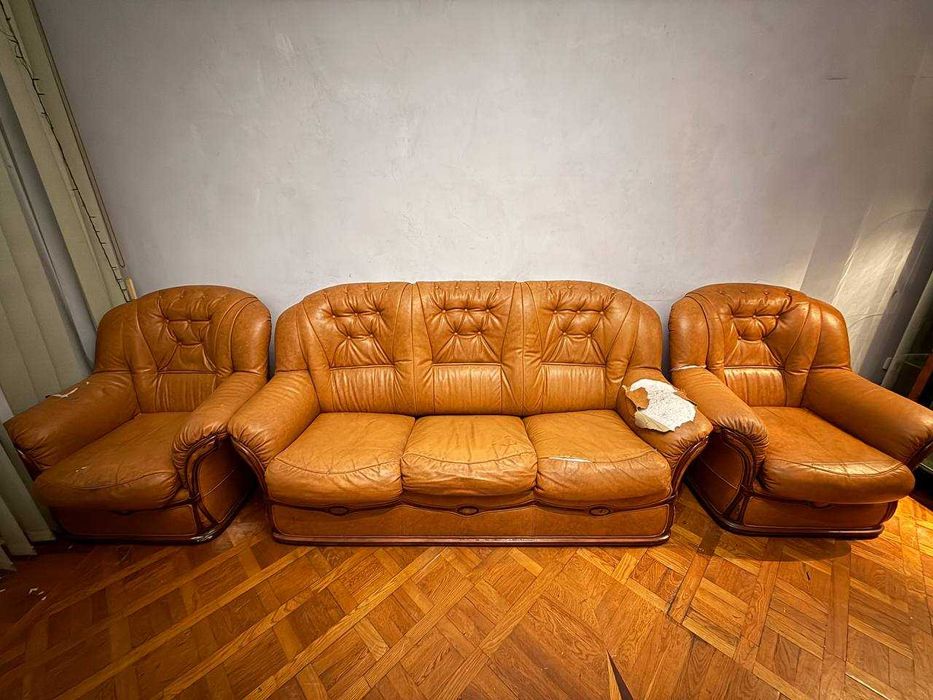 Продам комплект мягкой мебели под реставрацию. Диван и два кресла.