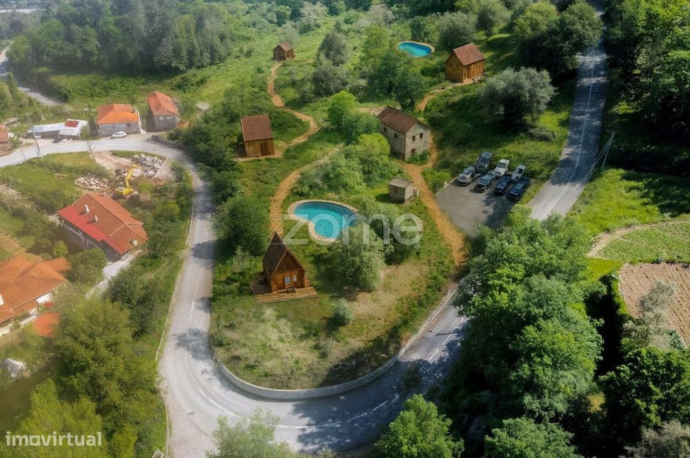 Terreno com casas para restauro, Novios, Amarante