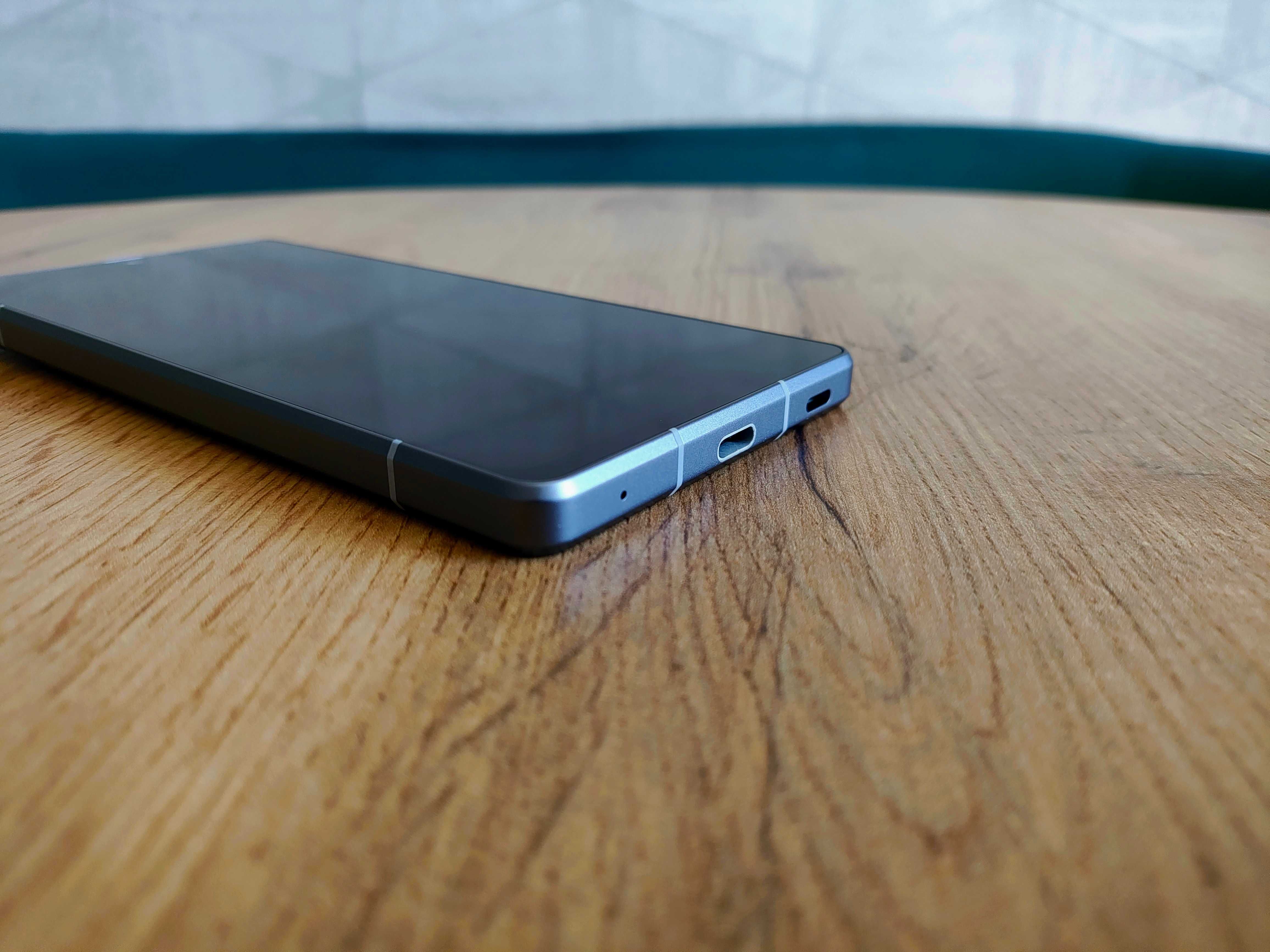 Эксклюзивный смартфон Sharp AQUOS R8 (2sim,IP68,6.4"240Гц,IP68,STD810)