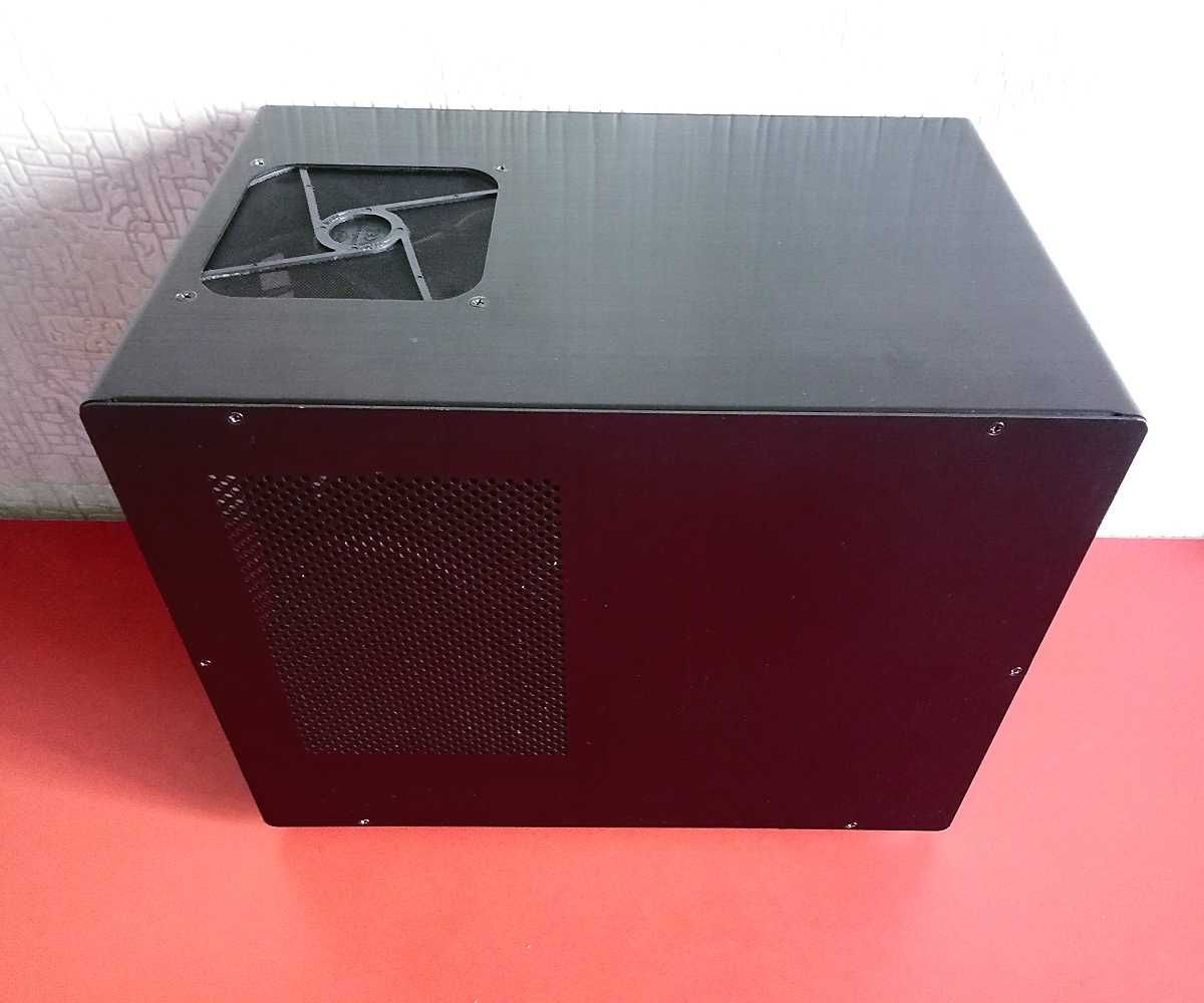 корпус Mini-ITX формата Lian-Li PC-Q08