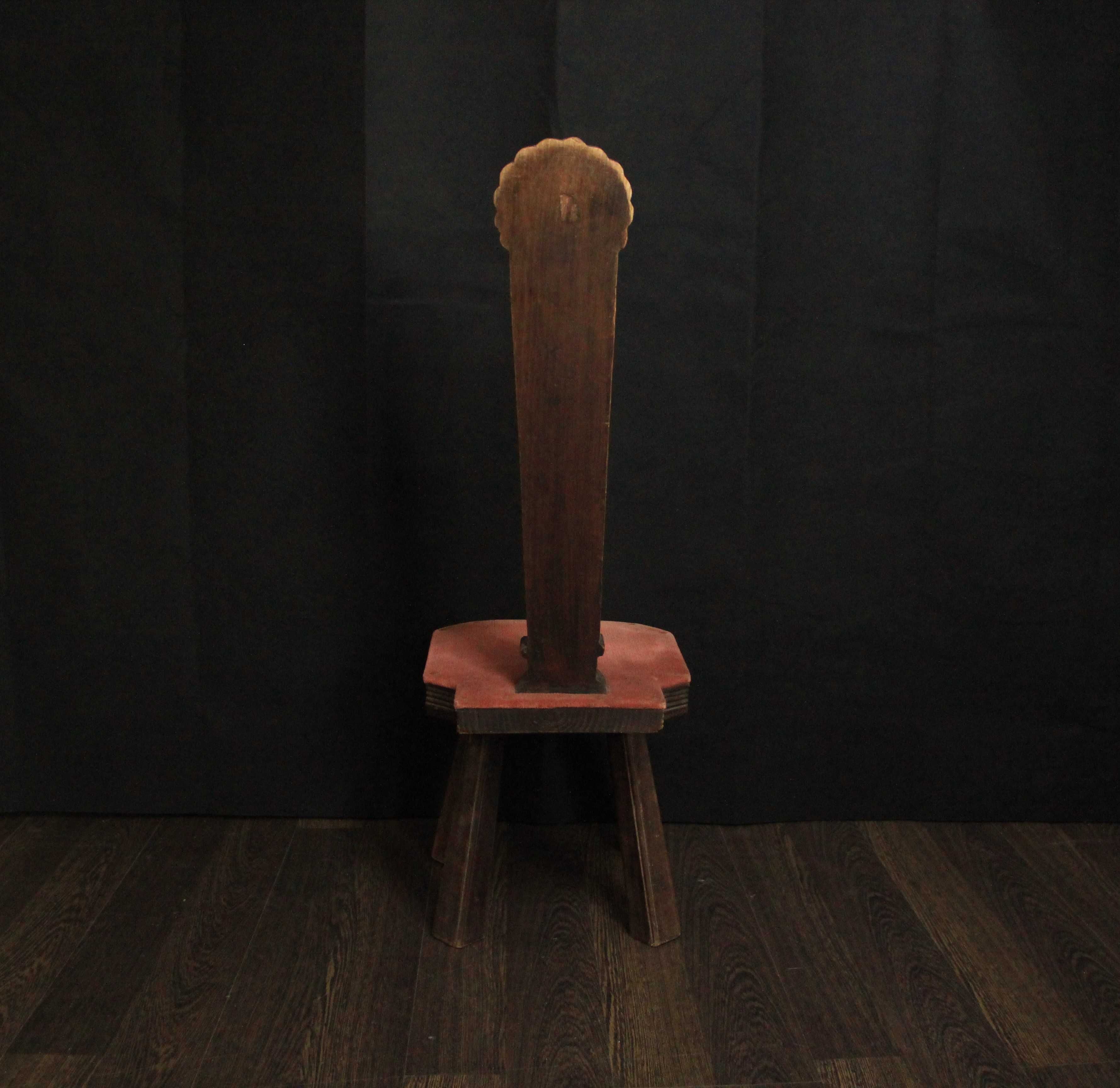 Antiga cadeira em madeira com estofo original