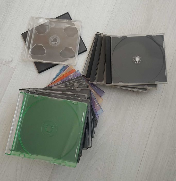 Пластиковые разноцветные коробки для CD-дисков (7 грн. за 1 шт.)