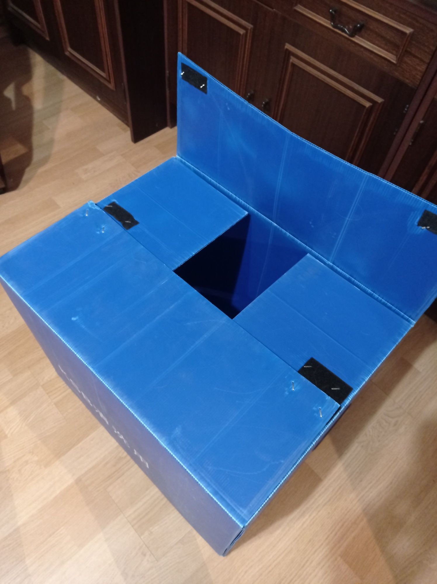 Pudełka składane zapinane na rzep, mocne tworzywo