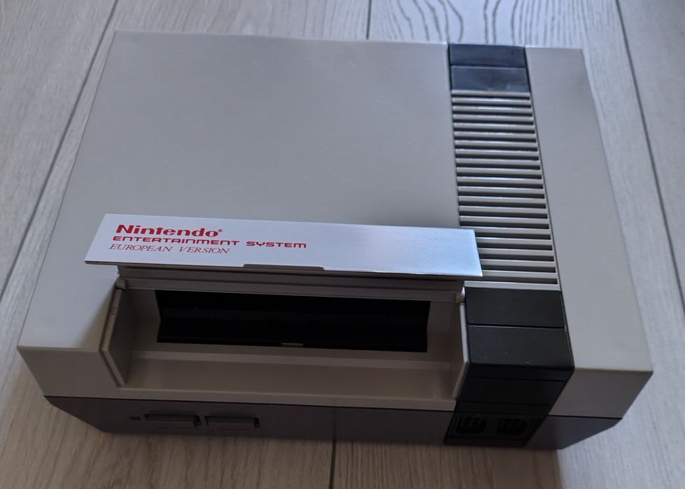 Konsola Nintendo NES + pad + zasilacz + AV + 3 gry Tetris, Super Mario