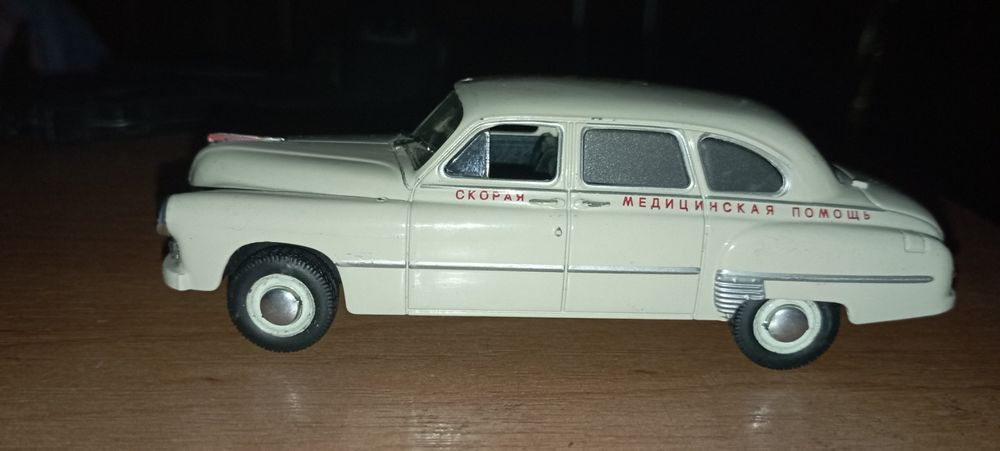 Зим 12Б скорая медицинская  помощь 1:43