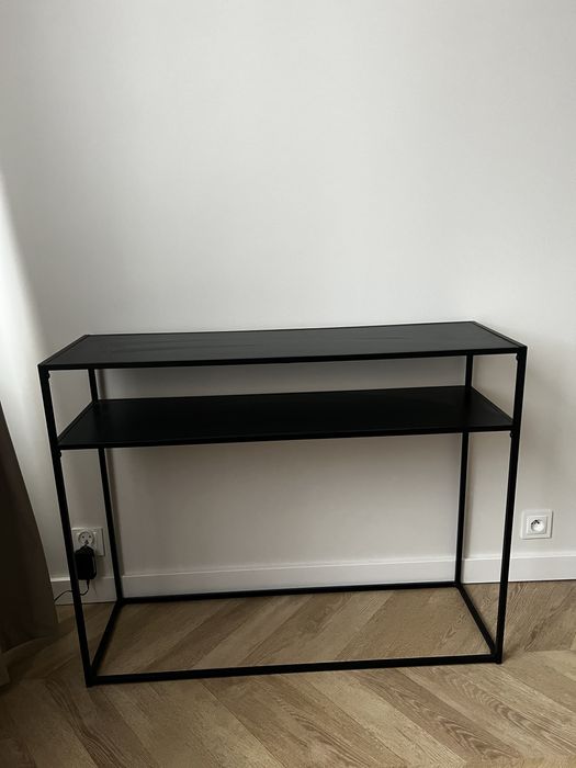 Czarna konsolka drewniano-metalowa