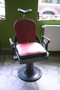 Antyk vintage retro powojenny fotel fryzjerski barberski