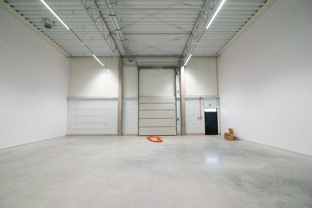 Lokal biurowo-magazynowy. Biuro 51m2, magazyn 190m2. Nowy obiekt.