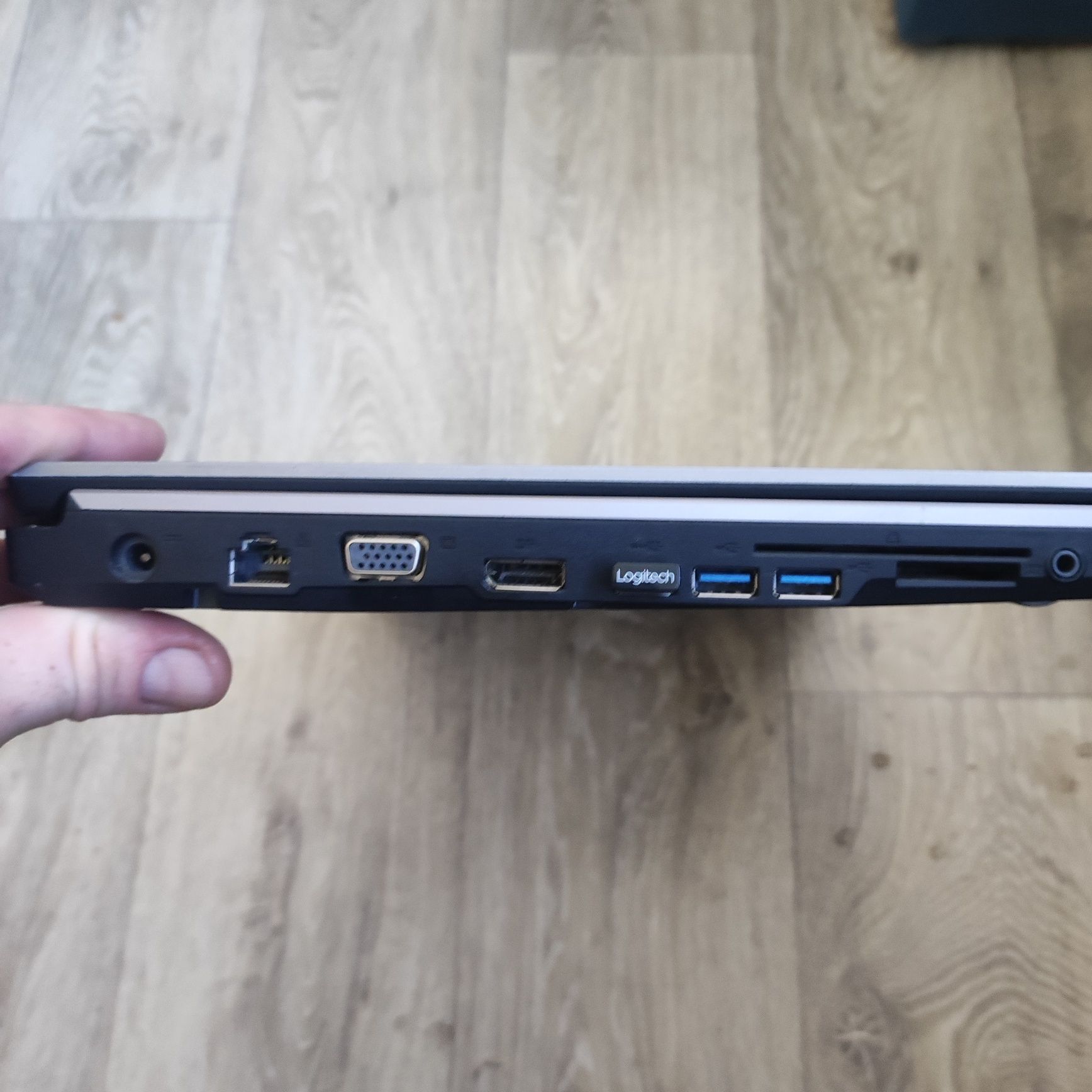 Laptop Fujitsu n730