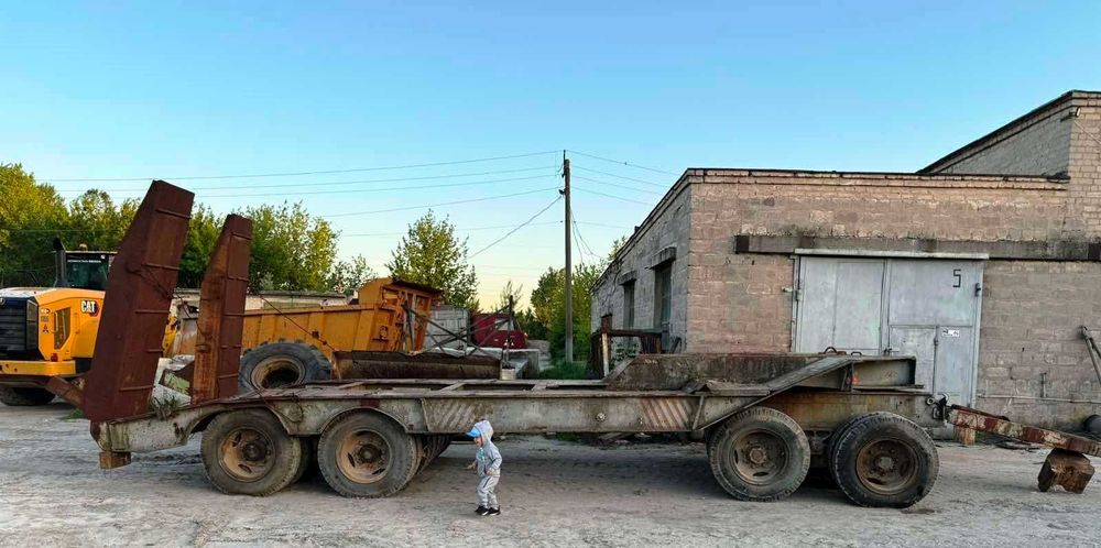 Продам танковый трал ЧМЗАП-5212 60 т 1993 г. с аппарелями!