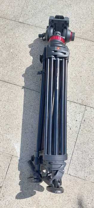 Tripé profissional Manfrotto 546B com cabeça fluída MVH502A