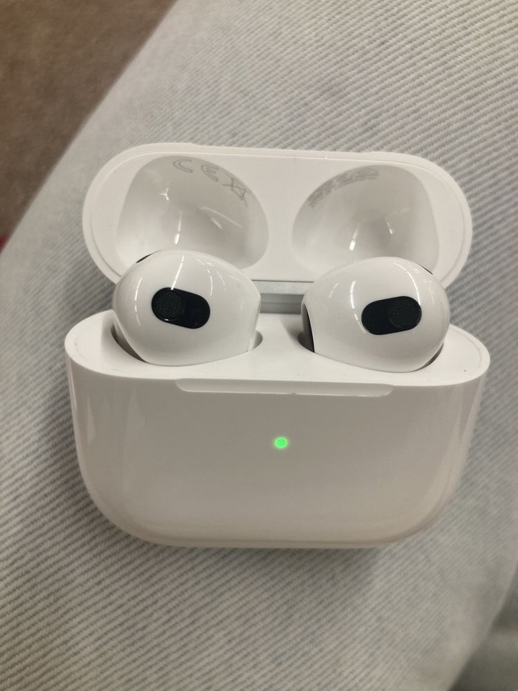 AirPods c/ caixa carregamento MagSafe - Apple