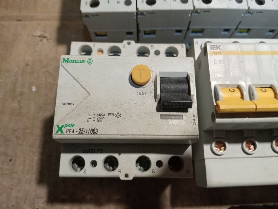 Автоматичні вимикачі, автоматика