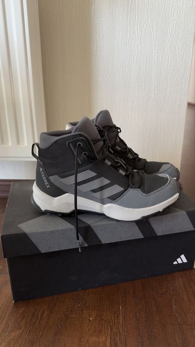 Зимние ботинки на мальчика адидас террекс