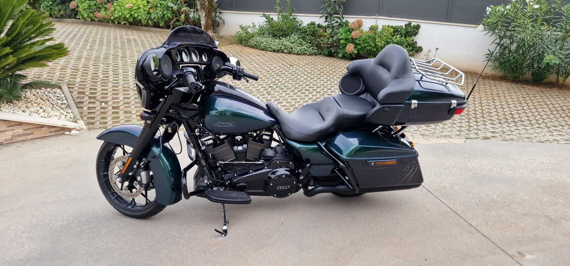 Harley-Davidson FLHXS Street Glide Special