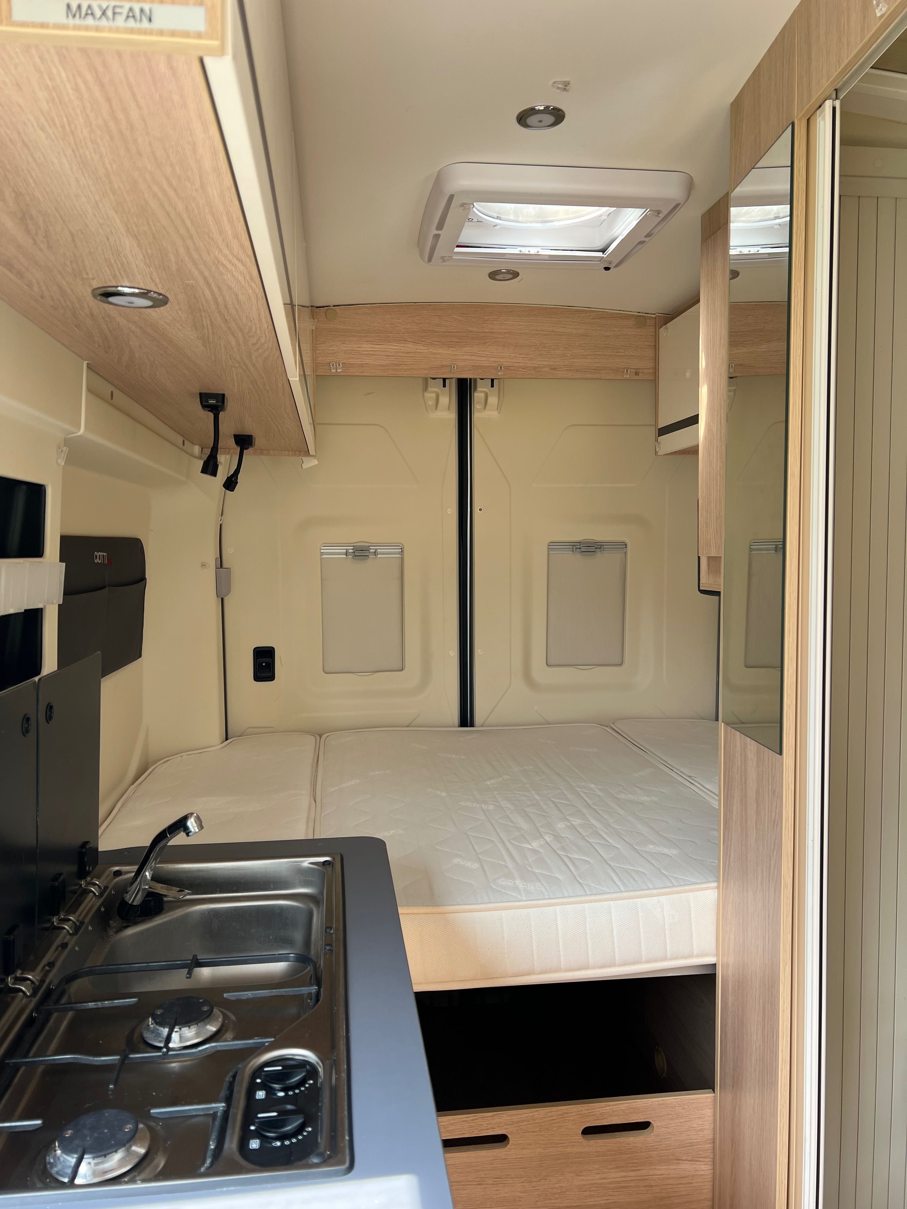 Wynajem kampervana Ford Transit 2024 r, Giottivan 60FT