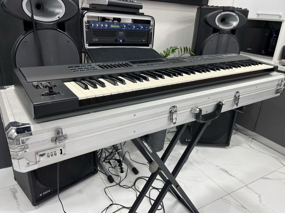 Roland JV-90 / Топовая модель 76-Key / редкий синтезатор + кейс