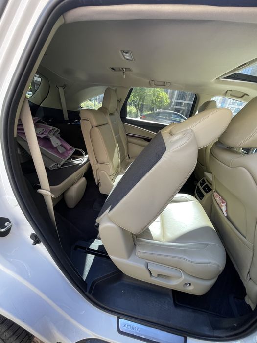Автомобіль Acura MDX Акура