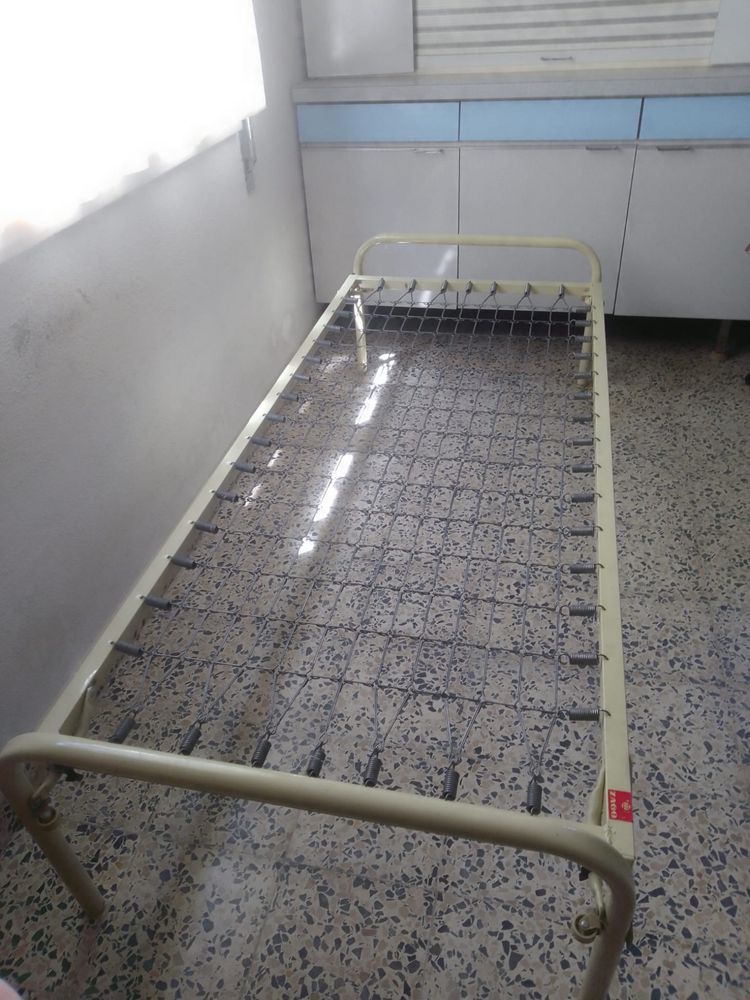 Cama de ferro com colchão