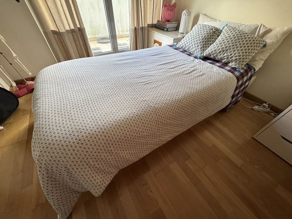 Cama solteiro IKEA com arrumação