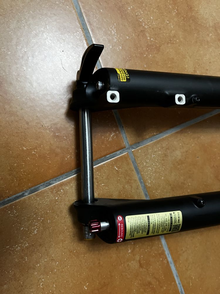 Suspensão suntour como nova