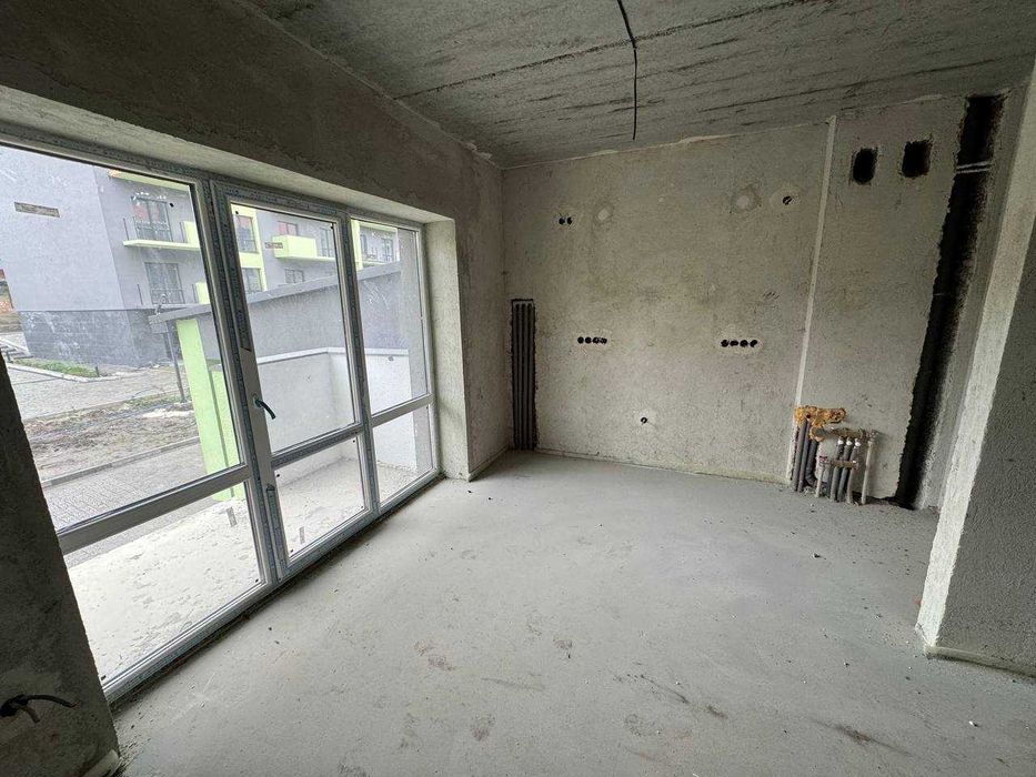 Продається двокімнатна квартира з гаражем у ЖК “Долина троянд”