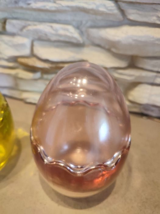 Szklane ozdoby w kształcie jajek