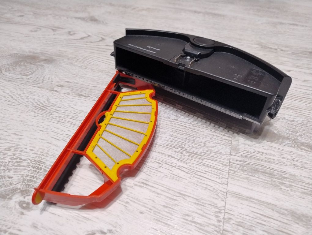 Pojemnik na śmieci z filtrem Irobot Roomba 555