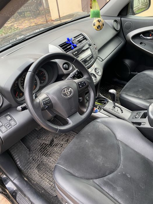 Продам Тойота раф 4