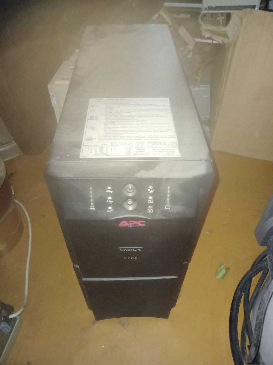 ИБП Безперебійник APC Smart-UPS 2200VA