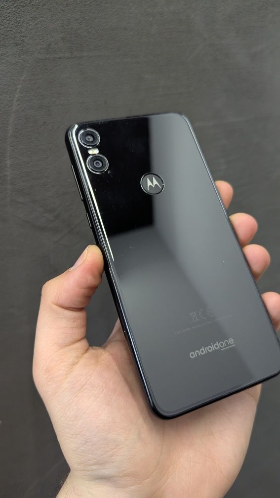 Motorola One 4/64GB 5,9" компактний 2 SIM + скло в подарунок